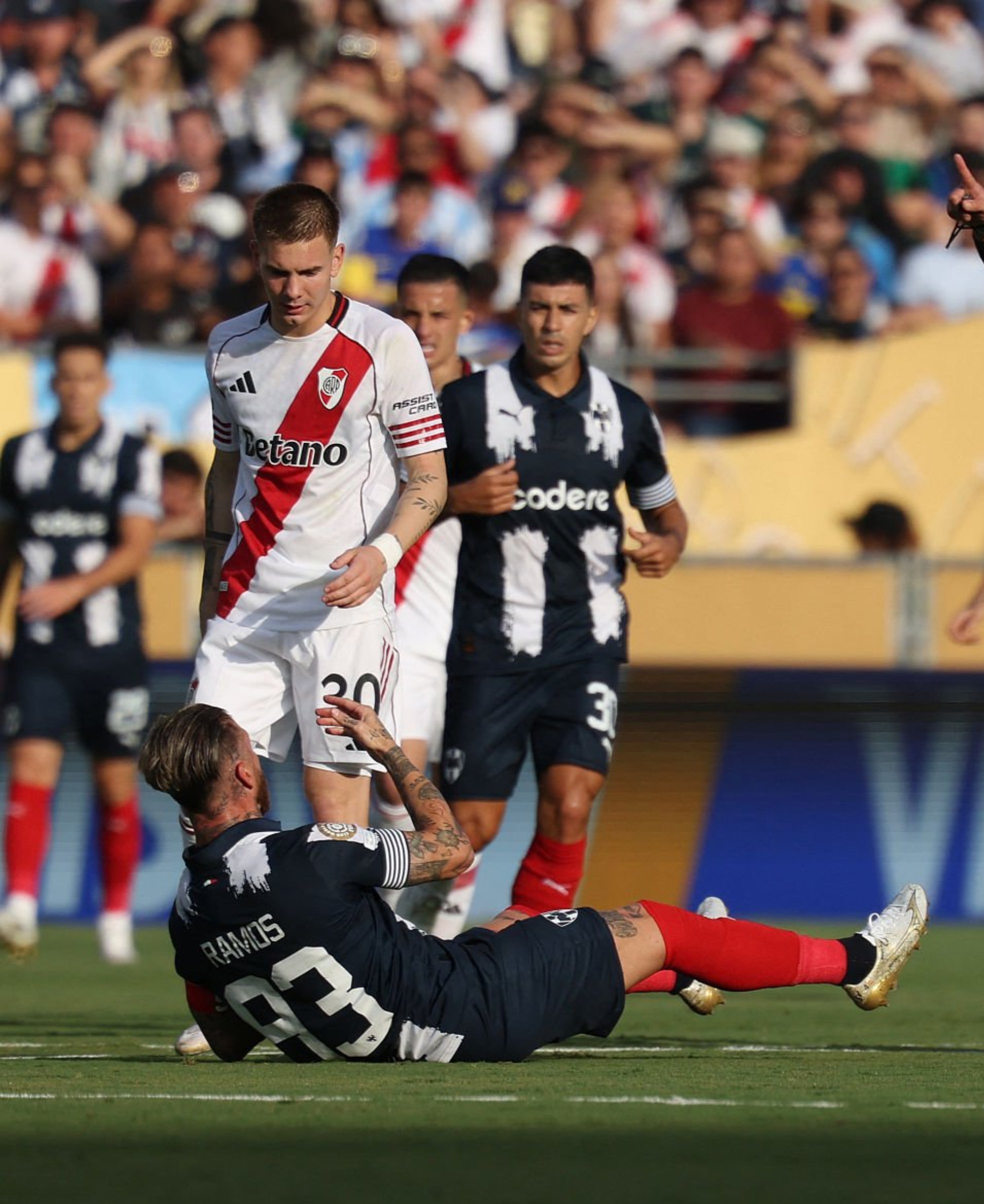 开云体育官网-赛地聚焦：法甲加时末段热度飙升，斯图加特内部沟通，媒体盛赞，临场指挥获称赞(法甲足球新闻)